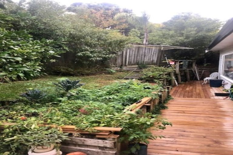 Photo of property in 3 Pohutukawa Avenue, Red Beach, 0932