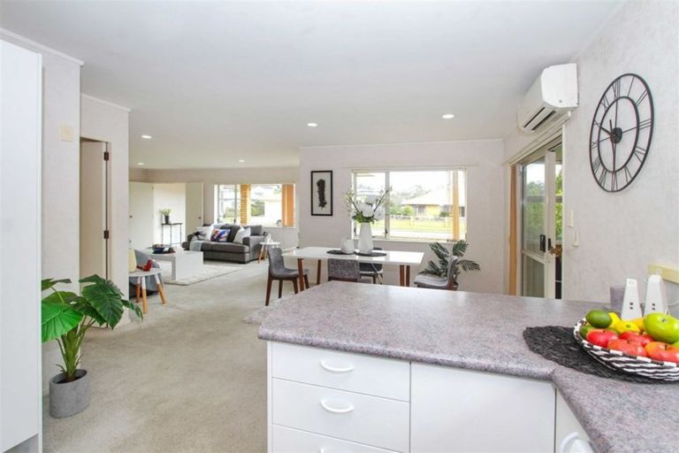 Photo of property in 89 Lakeside Drive, Orewa, 0931