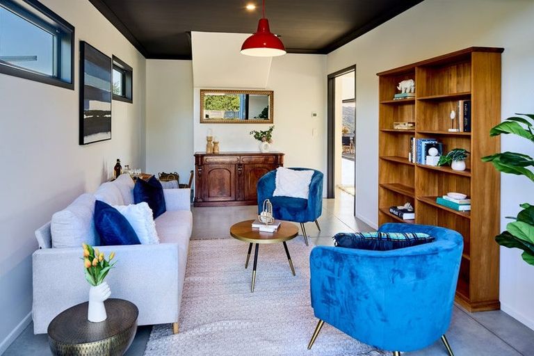 Photo of property in 4 Caughley Grove, Karori, Wellington, 6012