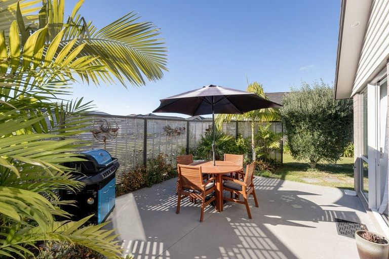 Photo of property in Waterview Estate, 70/4 Greystone Place, Omokoroa, 3114