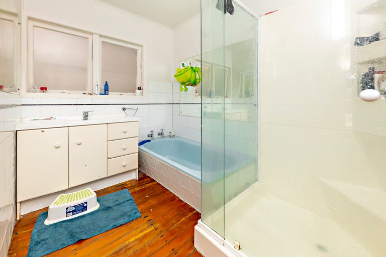 Photo of property in 26 Tiraumea Drive, Pakuranga, Auckland, 2010