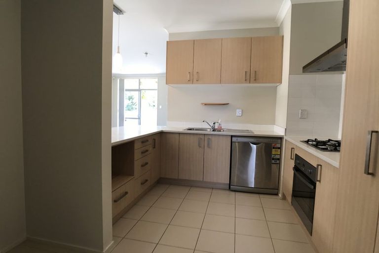 Photo of property in 111 Fernhill Way, Oteha, Auckland, 0632