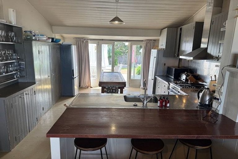 Photo of property in 13 Moori Road, Waimarama, 4294