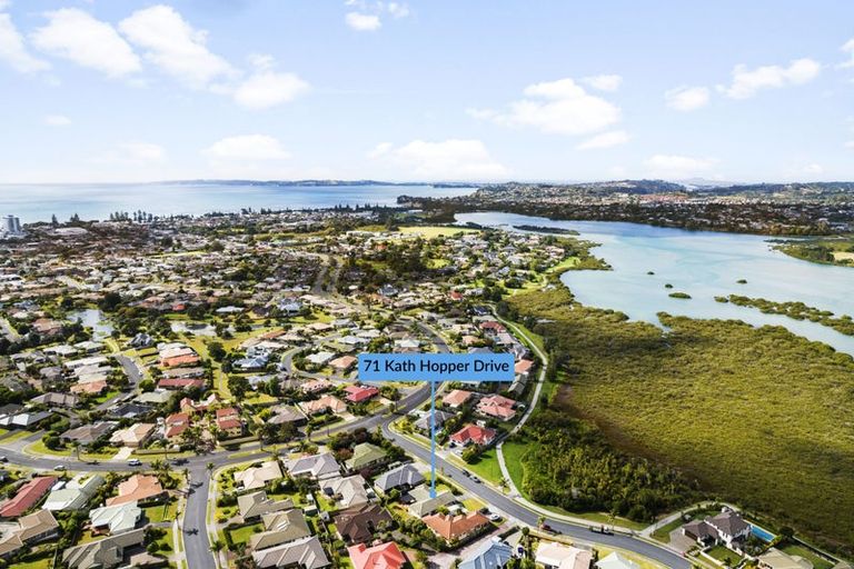 Photo of property in 71 Kath Hopper Drive, Orewa, 0931