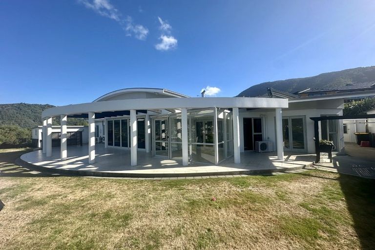 Photo of property in 8 Harbour View Heights, Picton, 7220