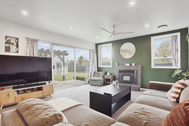 Photo of property in 8 Doggett Place, Rangiora, 7400