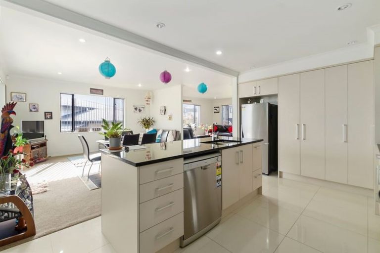 Photo of property in 31 Kirikiri Drive, Papakura, 2110