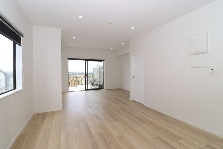 Photo of property in 13b Crestview Rise, Papakura, 2110