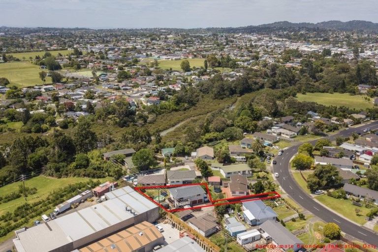 Photo of property in 40 Harmel Road, Glendene, Auckland, 0602