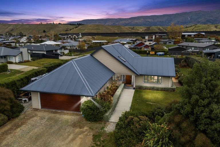 Photo of property in 5 Ethereal Crescent, Mount Pisa, Cromwell, 9383