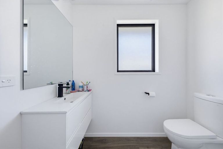 Photo of property in 6 Banks Street, Marfell, New Plymouth, 4310