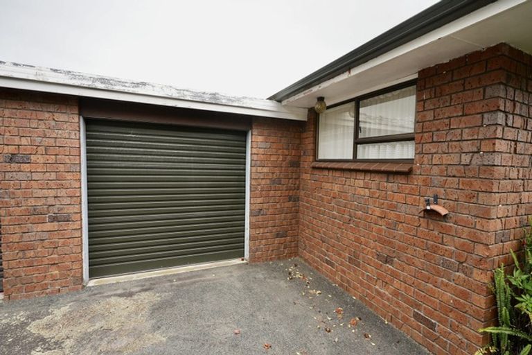 Photo of property in 43a Wikiriwhi Crescent, Awapuni, Palmerston North, 4412