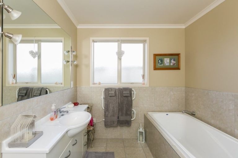 Photo of property in 5 Pacific Avenue, Poraiti, Napier, 4112