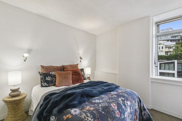 Photo of property in Jerningham Apartments, 20 Oriental Terrace, Oriental Bay, Wellington, 6011