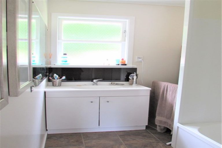 Photo of property in 5 Longfellow Street, Trentham, Upper Hutt, 5018