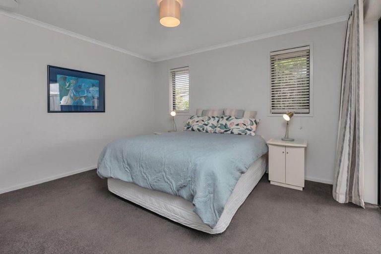 Photo of property in 18 Ocean View Rise, Ruakaka, 0116