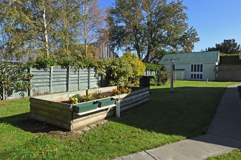 Photo of property in 16 Weld Street, Martinborough, 5711