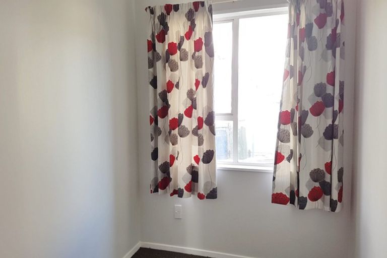 Photo of property in 3/11 Alston Avenue, Kelston, Auckland, 0602