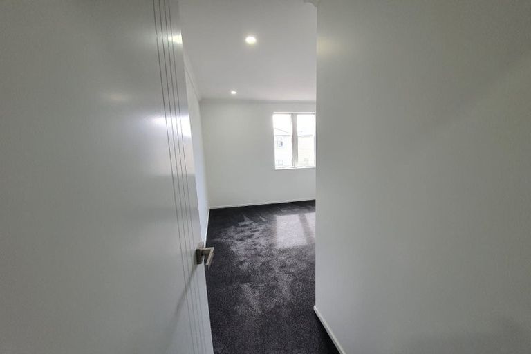 Photo of property in 11 Warbler Crescent, Papakura, 2110