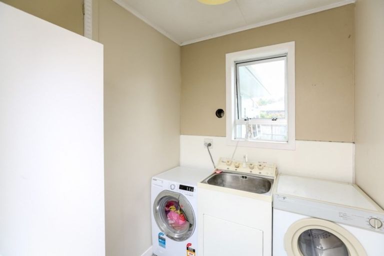 Photo of property in 117 Awanui Street, Merrilands, New Plymouth, 4312