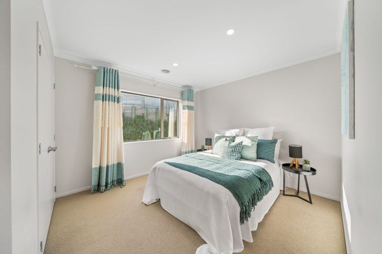 Photo of property in 71 Grenada Drive, Grenada Village, Wellington, 6037