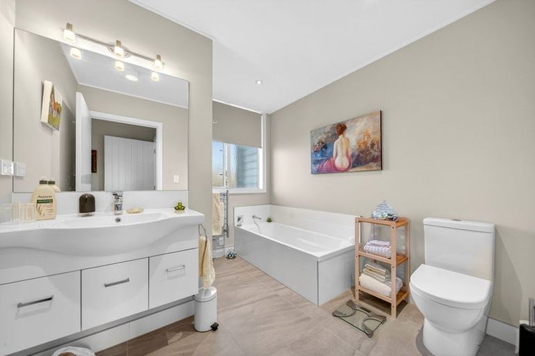 Photo of property in 13 Tarata Grove, Lansdowne, Masterton, 5810