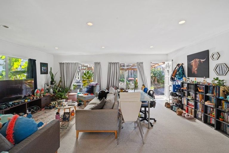 Photo of property in 131c View Road, Sunnyvale, Auckland, 0612