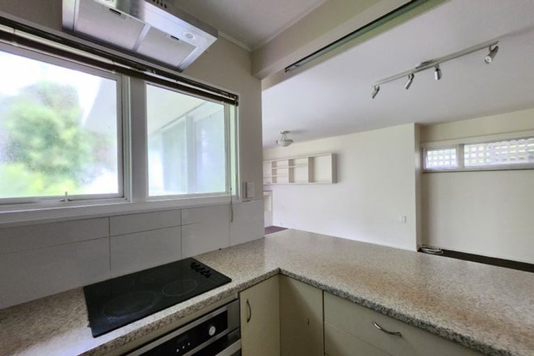 Photo of property in 2/3 Torwood Road, Khandallah, Wellington, 6035