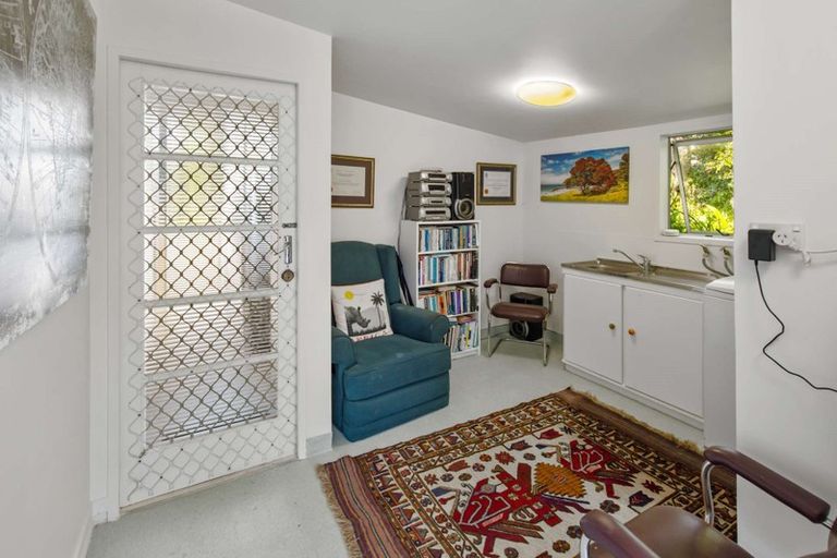 Photo of property in 28 Carrington Street, New Plymouth, 4310