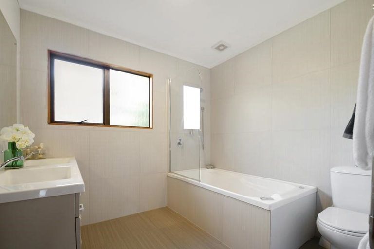 Photo of property in 1/85 Haseler Crescent, Howick, Auckland, 2014