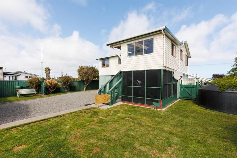 Photo of property in Build Inn, 1942 Parewanui Road, Parewanui, Bulls, 4894