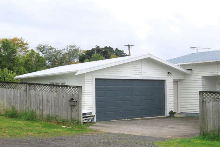 Photo of property in 3 Tane Road, Laingholm, Auckland, 0604