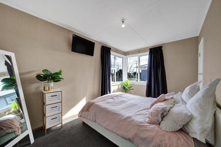 Photo of property in 11 Manawapou Road, Hawera, 4610