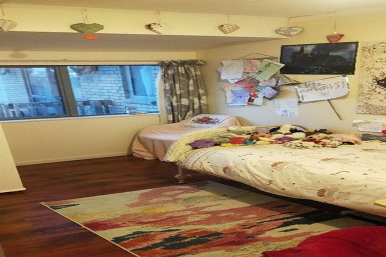 Photo of property in 30 Megan Avenue, Pakuranga Heights, Auckland, 2010