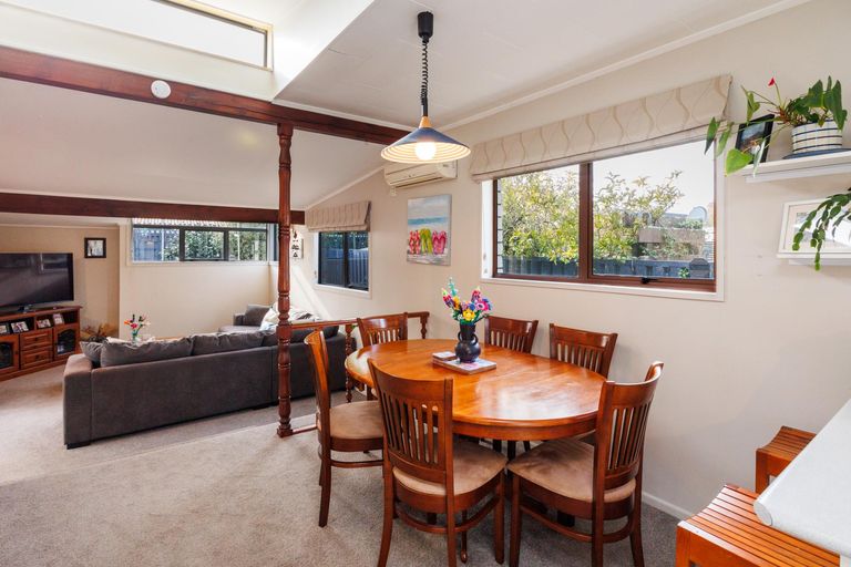 Photo of property in 3 Geraldine Crescent, Cloverlea, Palmerston North, 4412