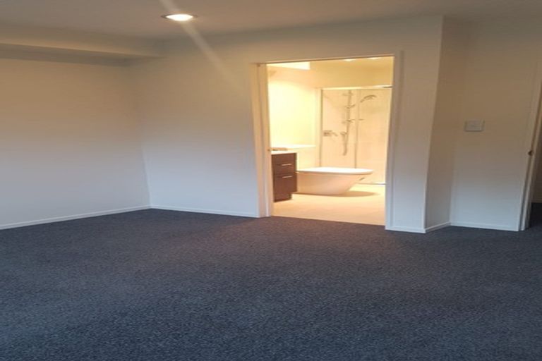 Photo of property in 106 Glendhu Road, Bayview, Auckland, 0629