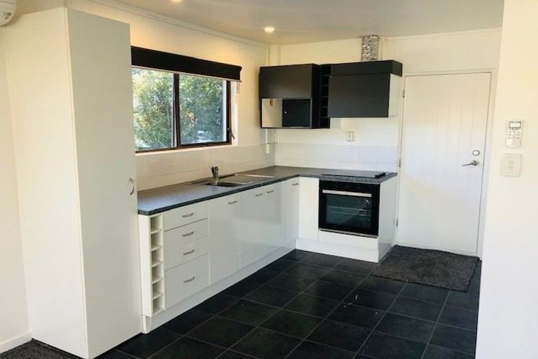 Photo of property in 1/43 Seaton Road, Murrays Bay, Auckland, 0630