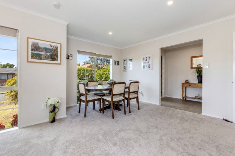 Photo of property in 88 Buscomb Avenue, Henderson, Auckland, 0610