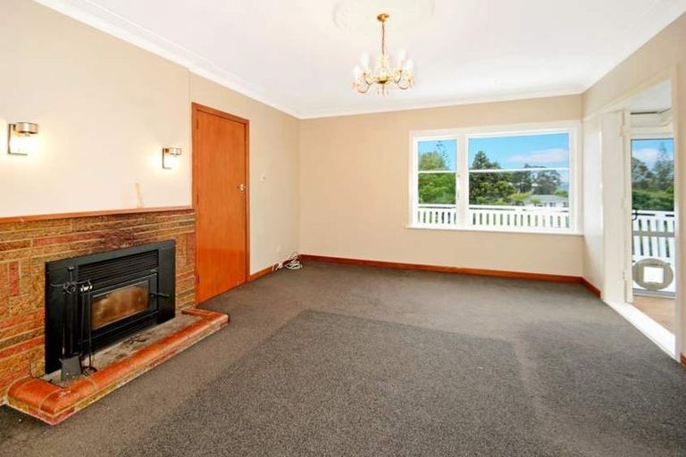 Photo of property in 2/10 Roband Avenue, Glenfield, Auckland, 0629