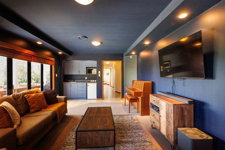 Photo of property in 33 Ruapehu Drive, Fitzherbert, Palmerston North, 4410