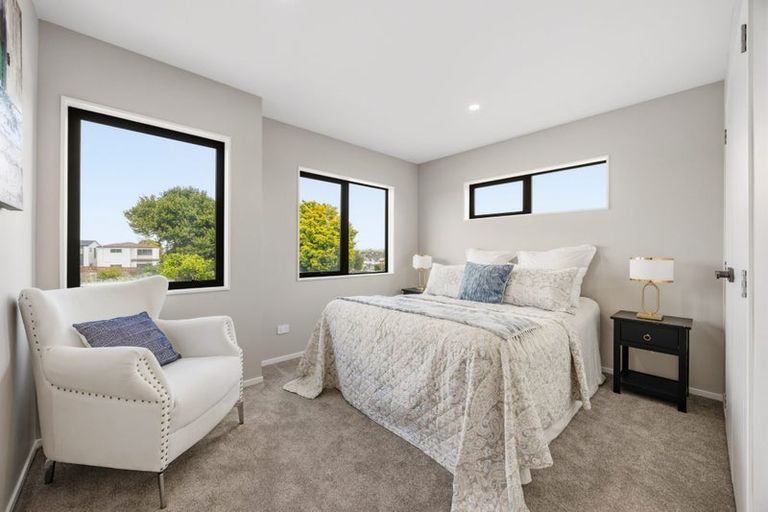 Photo of property in 60c Hutchinsons Road, Bucklands Beach, Auckland, 2014