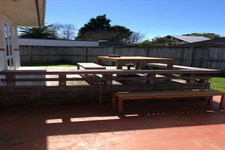 Photo of property in 13 Roby Street, Te Atatu Peninsula, Auckland, 0610