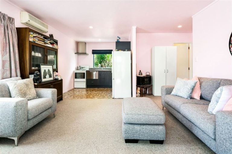 Photo of property in 106a Bruce Mclaren Road, Henderson, Auckland, 0612