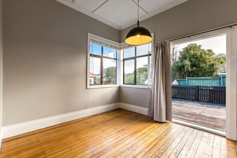 Photo of property in 19 Old Lake Road, Narrow Neck, Auckland, 0624