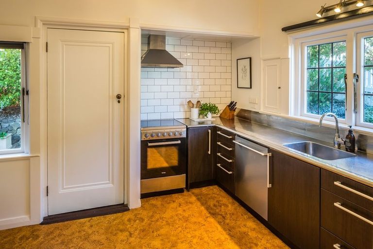 Photo of property in 29 Rona Street, Eastbourne, Lower Hutt, 5013