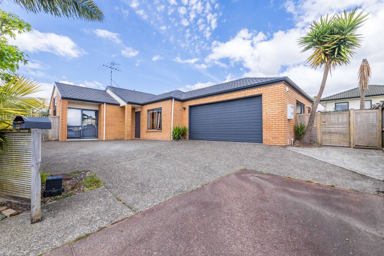 Photo of property in 22 Pyrite Street, Westgate, Auckland, 0614