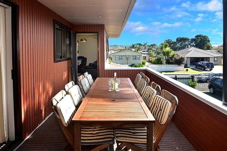 Photo of property in 54a The Circle, Manly, Whangaparaoa, 0930