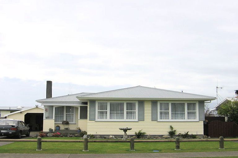 Photo of property in 16 Collingwood Street, Levin, 5510