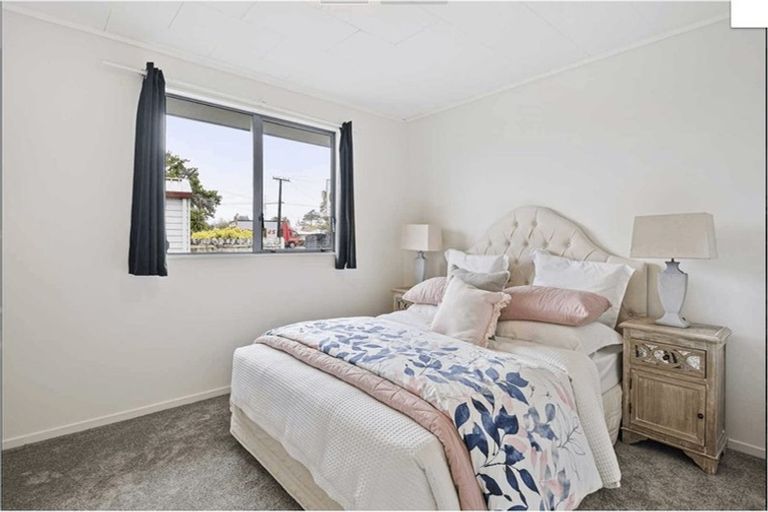 Photo of property in 1 Stephen Avenue, Henderson, Auckland, 0610