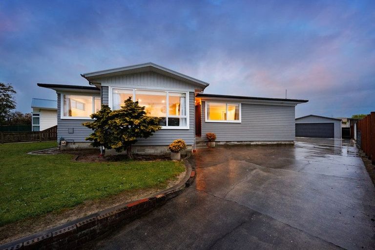 Photo of property in 28 Raglan Avenue, Cloverlea, Palmerston North, 4412